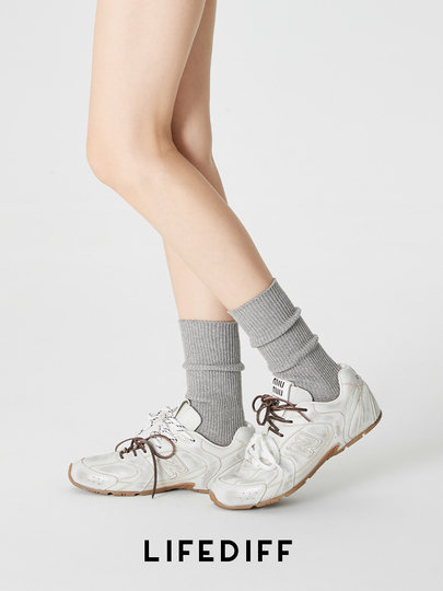 Chaussettes à poils d'automne et d'hiver chaussettes longues épaissies chaussettes en laine épaisses et chaudes chaussettes mi-mollet chaussettes en soie gris clair or et argent pour femmes