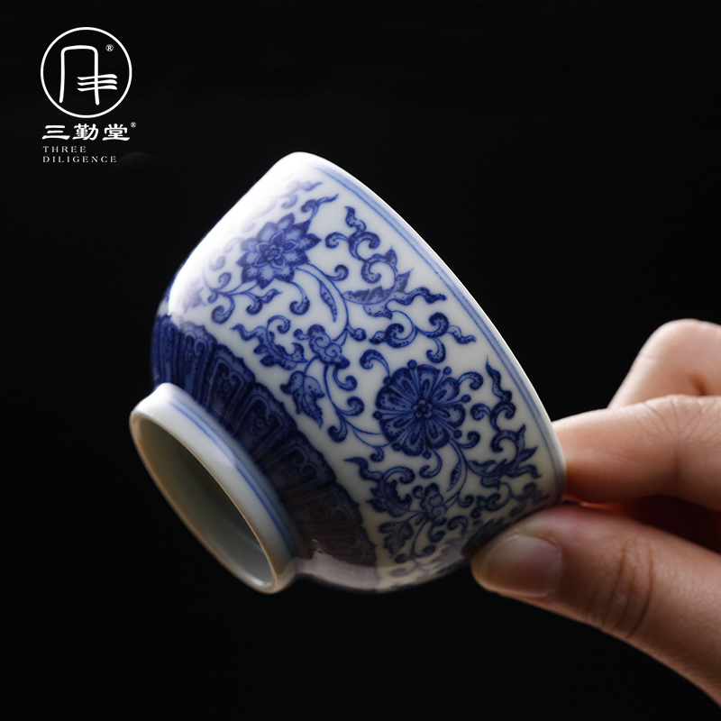 Three frequently hall of blue and white porcelain cups master cup single CPU jingdezhen ceramic kung fu tea pu - erh tea sample tea cup S43033