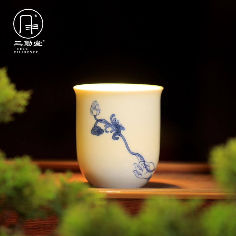 Three frequently hall master cup of blue and white porcelain ceramic cups jingdezhen kung fu tea pu - erh tea sample tea cup SQT001086