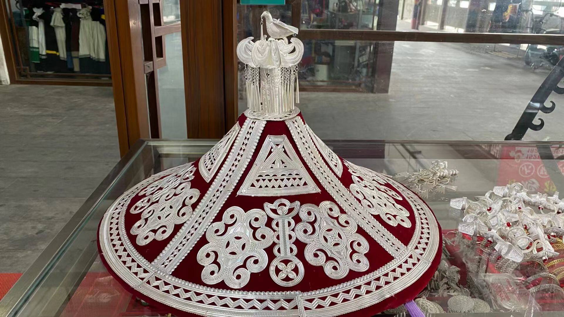 Liangshan Yi hat female red sterling silver imitation silver Meigu bucket hat pointed hat bridal hat retro ethnic style photography