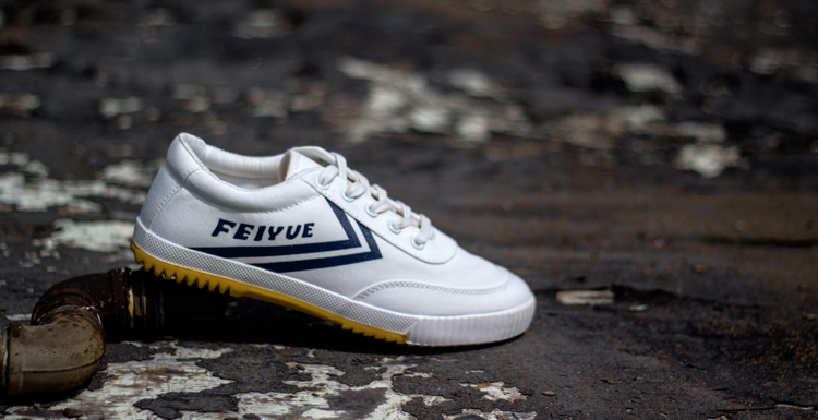 Feiyue / bay mới đôi giày vải đế xuồng màu trắng với xu hướng giày trắng nhỏ cho nam và nữ sinh viên - Plimsolls giày sneaker nữ