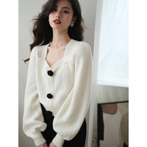 2022 spring and autumn white square collar sweater womens knitwear design sense a little crowd-style short and small fragrant wind hitting the bottom of the ground