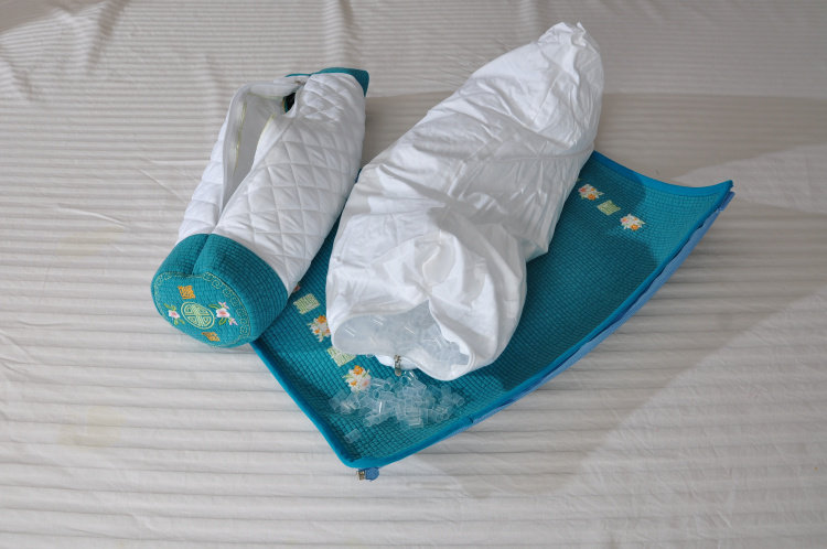 Подушка 韩国进口水洗棉纯色绣花颈椎枕定型枕护颈枕软管腰靠枕长45直径10