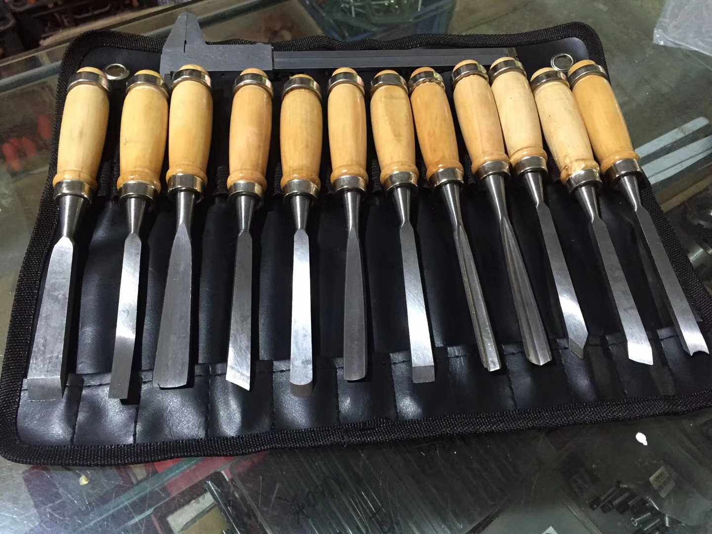 New mahogany furniture woodworking boutique carving tool complete set of 12 pieces of Shanghai Xihao mahogany furniture paint materials