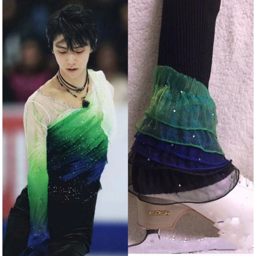 Гетры, коньки, удерживающие тепло бахилы, фигурное катание