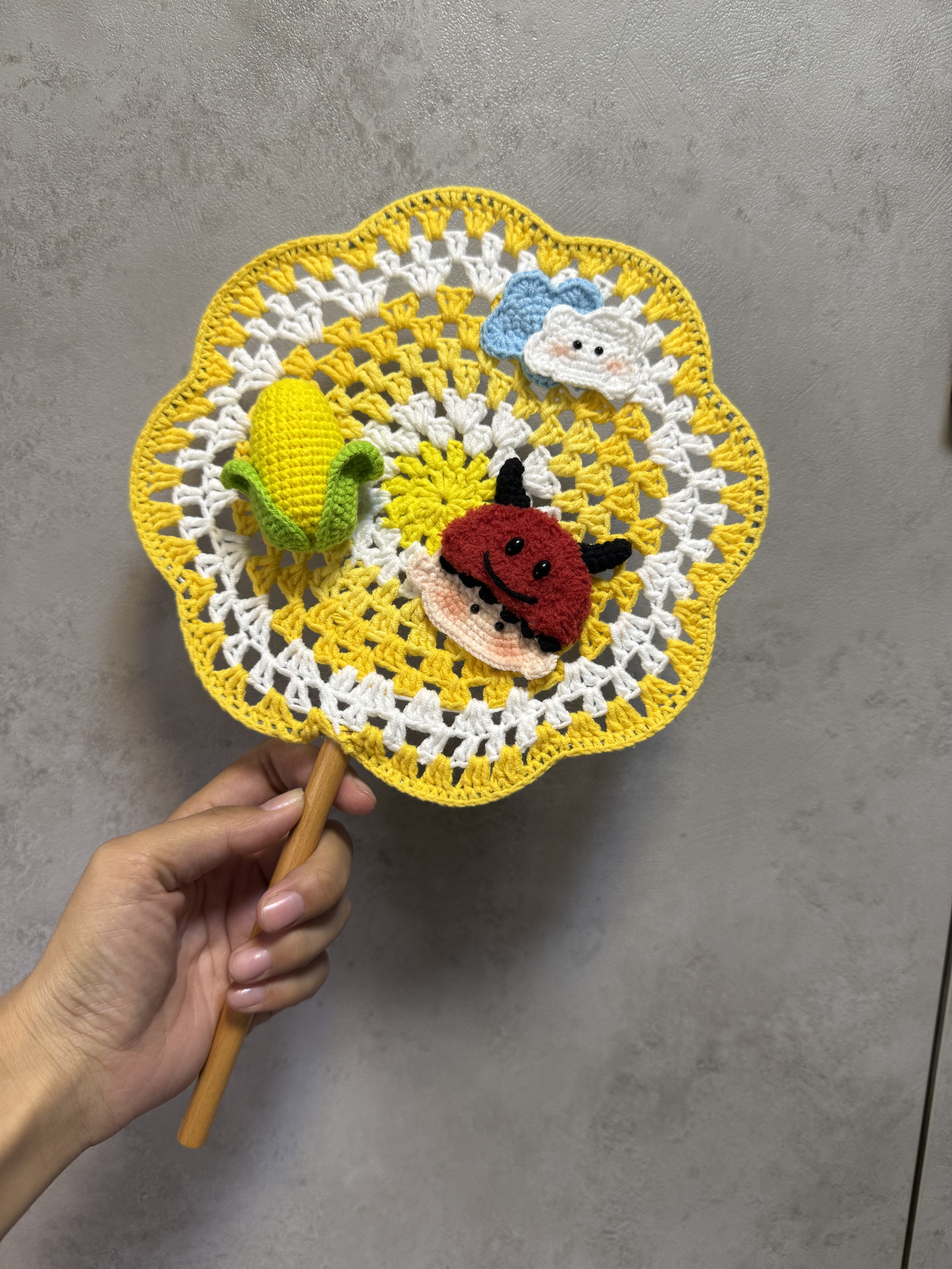 李玉春の応援扇子の完成品（かぎ針編み）