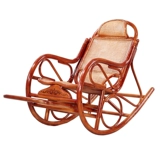 Истинная лоза качалка стула на балконе отдых.