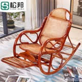 Истинная лоза качалка стула на балконе отдых.