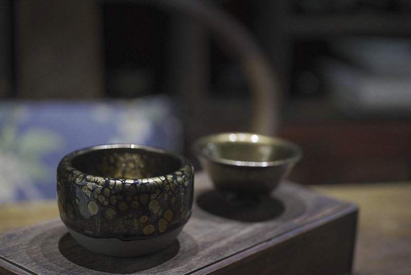 Здание 【有草建盏】 建阳建盏 黄美金大师作品 全手工纯正铁胎 金油滴 There is grass