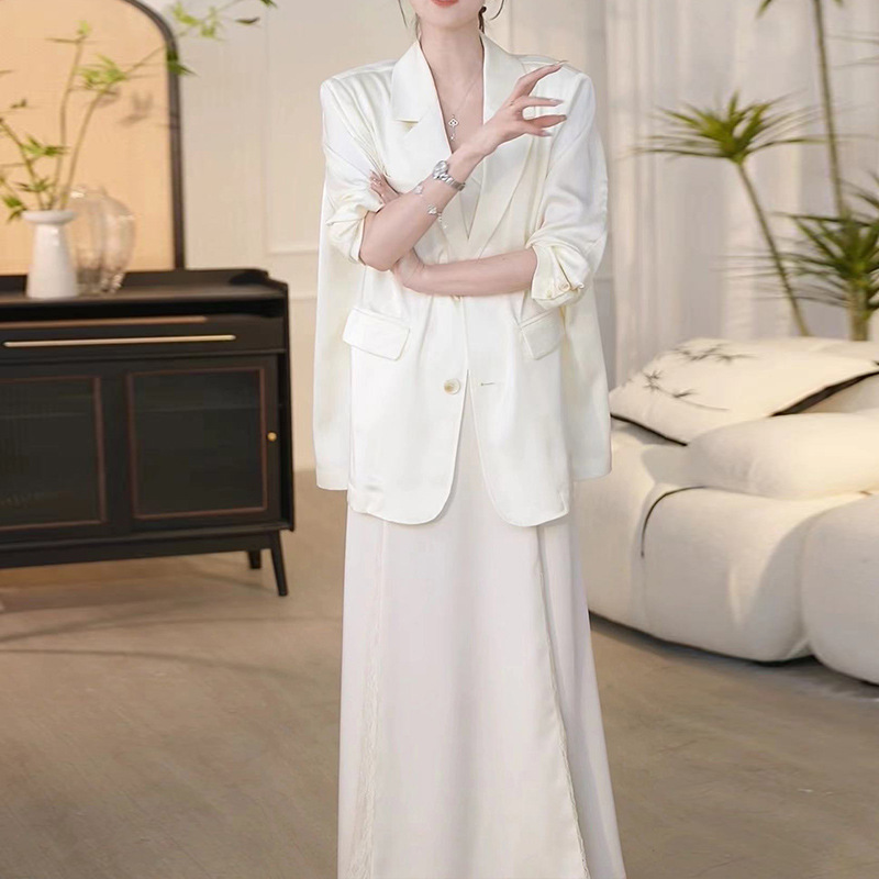 Plus-Size Women's Light Luxury High-End Satin Suit Set 2025 Thin Large Size Casual Versatile Sun Protection Jacket Two-Piece Set