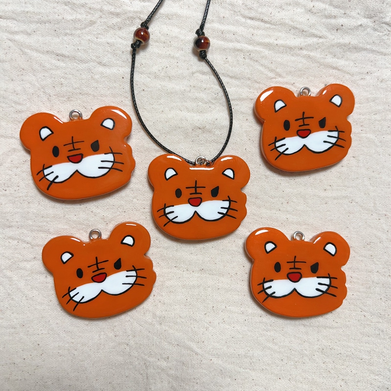 Luhu Peripheral Products: Small Tiger Head Necklace, Keychain Pendant, Celebrity Stone Clay Finished Product Luhu Peripheral Products: Small Tiger Head Necklace, Keychain Pendant, Celebrity Stone Clay Finished Product