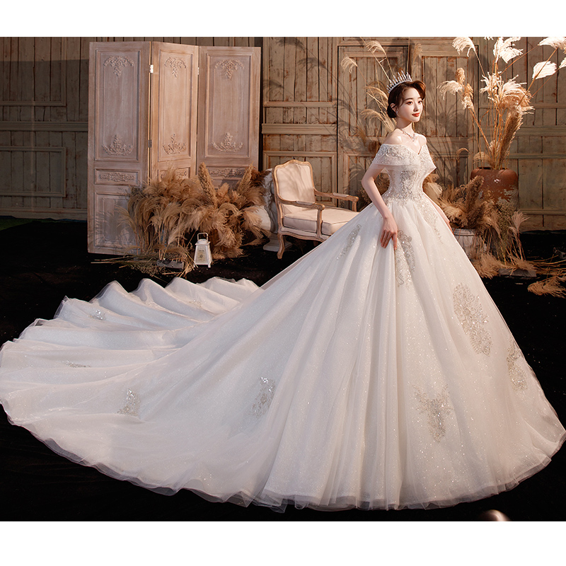 Elite wedding dress, french style, open shoulders, fitted Elite wedding dress, french style, open shoulders, fitted