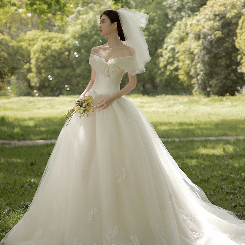 Summer wedding dress, french style, open shoulders, fitted, suitable for teen Summer wedding dress, french style, open shoulders, fitted, suitable for teen