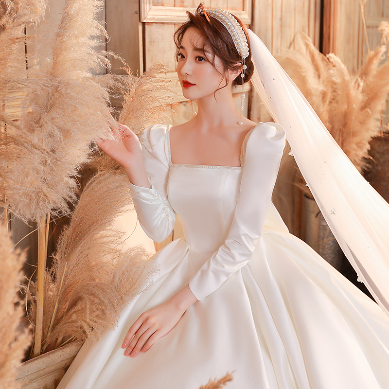 Satin main wedding dress 2023 new bridal main yarn long-sleeved retro slim simple high-quality texture trailing female