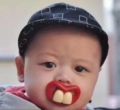 小娃娃爱牙牙