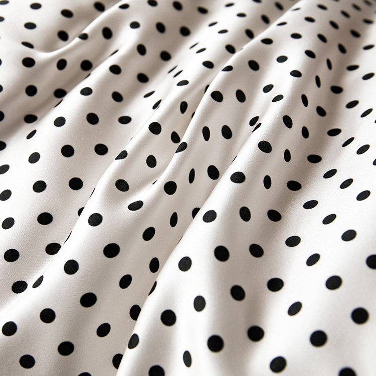 New 19 momme printed silk fabric 100 mulberry silk fabric plain crepe satin black and white wave dot pajamas silk fabric