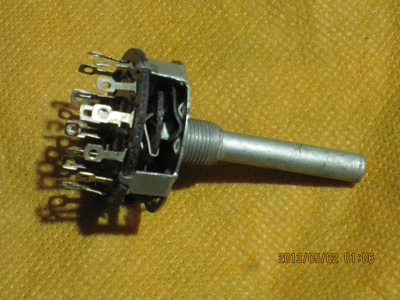 Silver - plated old radio in the 40s 3 - knife 4 - knife 4 - group band switches