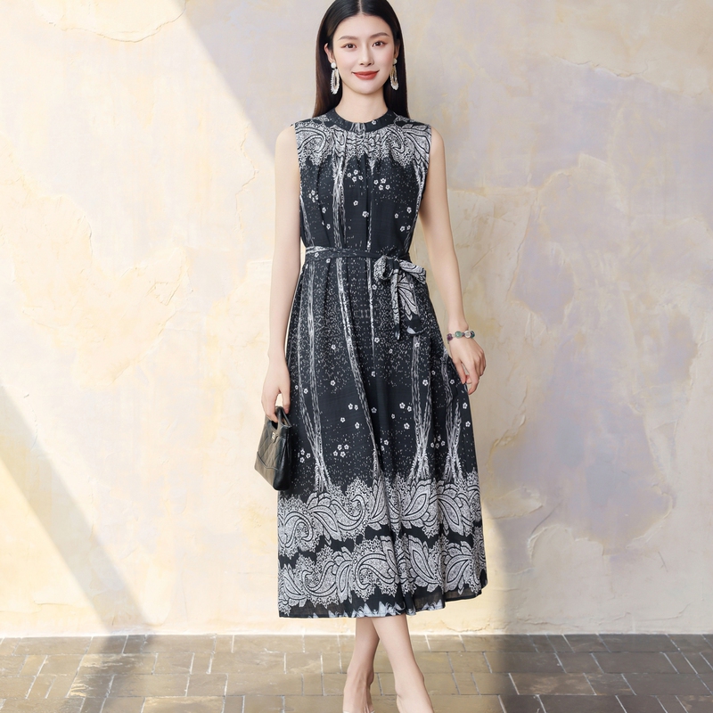 French-Style Sleeveless Cotton A-Line Dress for Women, 2026 Summer New Model, Stunning Waist-Cinching, Slimming, Long Skirt with a Large Hem French-Style Sleeveless Cotton A-Line Dress for Women, 2026 Summer New Model, Stunning Waist-Cinching, Slimming, Long Skirt with a Large Hem