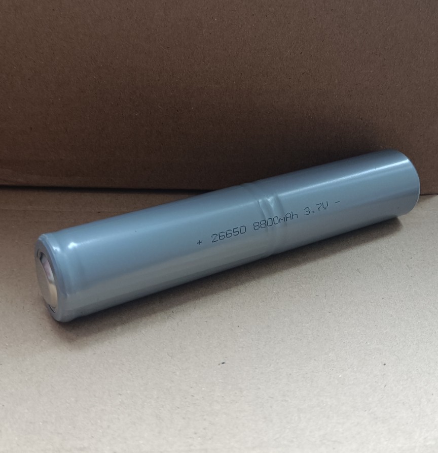 26650锂电池2节并联大容量8800 3.7v强光手电筒头灯通用充电电池
