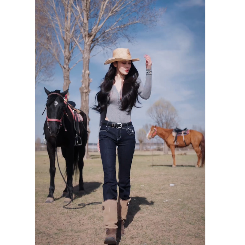 Actress-Style Low-Waist Slim-Fit Flared Jeans for Women in Blue, Slimming and Hip-Lifting, Hot Girl Style, Versatile
