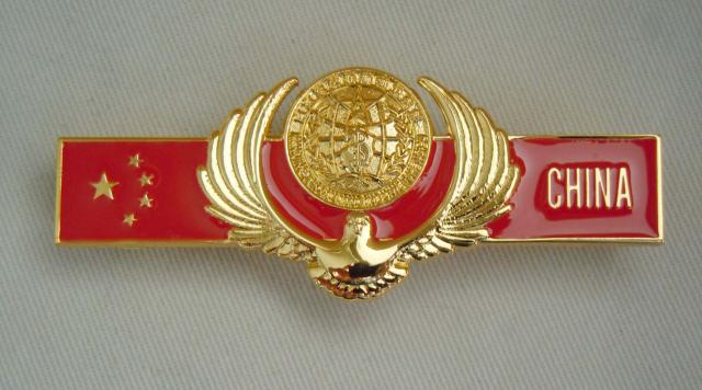 CHINA went to Africa medical team peacekeeping metal chest mark Joint Service Department badge flag CHINA brooch