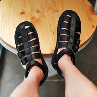 Giày hè 2018 mới Baotou sandal nam xu hướng phiên bản Hàn Quốc cá tính của hai đôi giày đi biển chống trơn thời trang chống giày giày thể thao nam