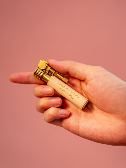 Small gold tube lighter as a birthday gift for your girlfriend, best friend, genuine leather, customized, high-end, compact, internet celebrity, good-looking