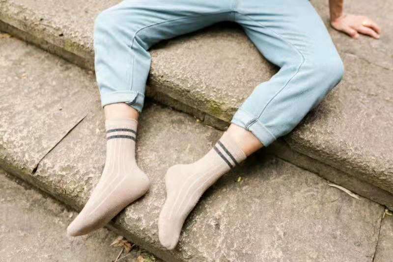 Nhà máy sản xuất vớ len nam mùa đông dày lên hai vớ vớ trong vớ nam vớ nam kinh doanh bình thường tất dài nam