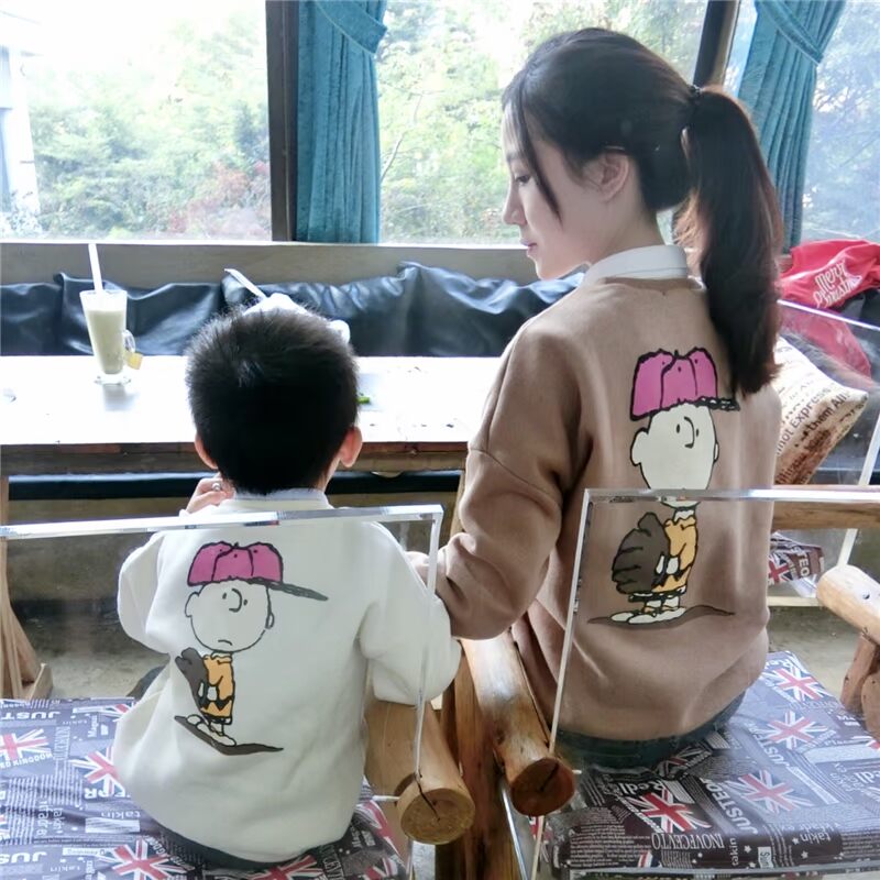 Quần áo mùa đông cho cha mẹ và trẻ em 2018 áo mới đầy đủ nhà cộng với nhung gia đình ba phim hoạt hình cổ tròn kéo áo len trẻ em áo gia đình