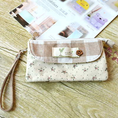 Sweet and beautiful lady hands with a small cloth bag large screen cloth art mobile phone bag girl thicken hand with zero money key bag