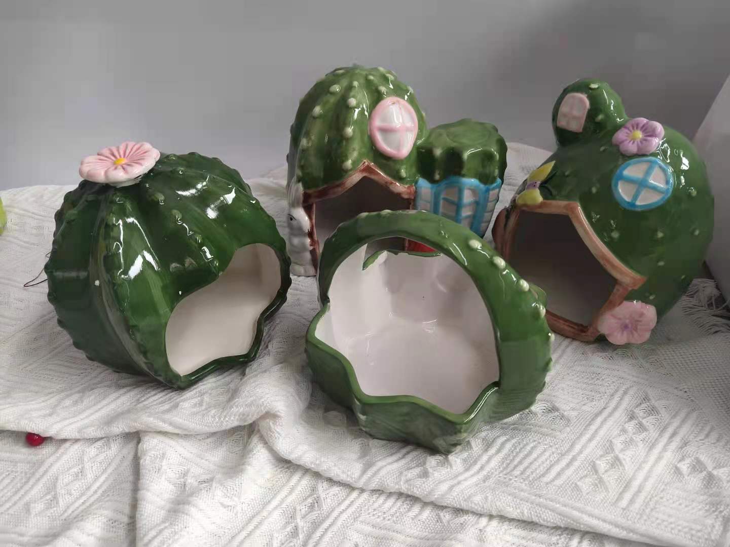 Ceramic micro-defect cactus pet nest hamster golden bear summer cool shelter nest cute desktop decoration green