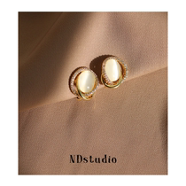 ND exclusive custom retro cat eye stone delicate and small commute little fragrant wind twinkle with no-ear-hole mosquito coil ear clip