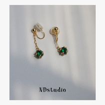 ND grandmas ancestral mother green retro senior sensation with a thin and long range of zircons shiny and painless mosquito-repellent coil earnchpin