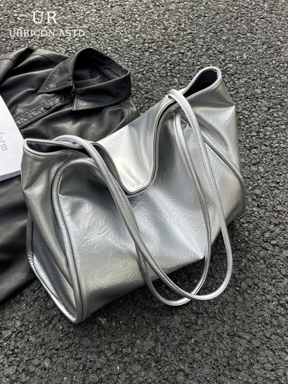 Large-Capacity Bag for Women 2026 New Silver Light Luxury Niche Shoulder Bag with a High-End Feel, Super Popular Commuter Tote Bag