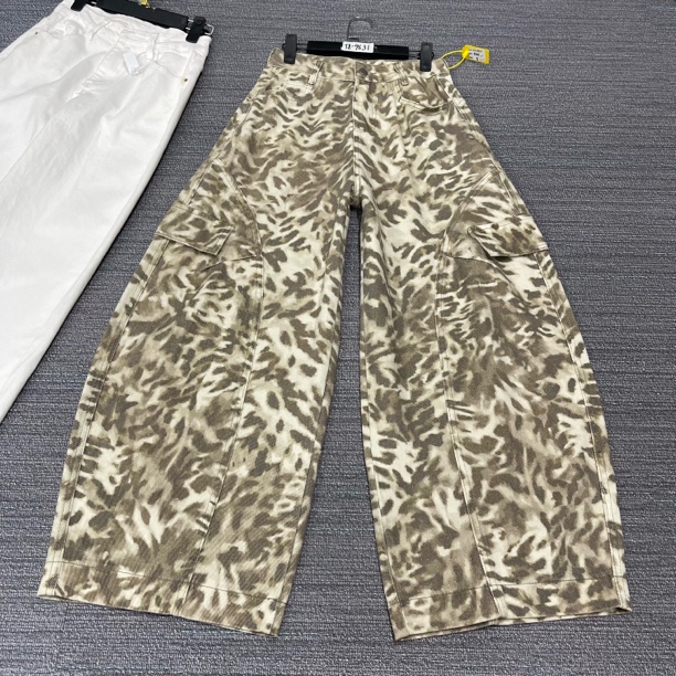 # T8-9631 High-Quality Leopard Print American High Street Style Super Cool Soft Drape Large Version Scimitar Cargo Pants for Women, Non-Stretch