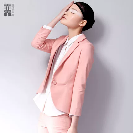 Оригинальный розовый осенний демисезонный эластичный пиджак классического кроя для отдыха