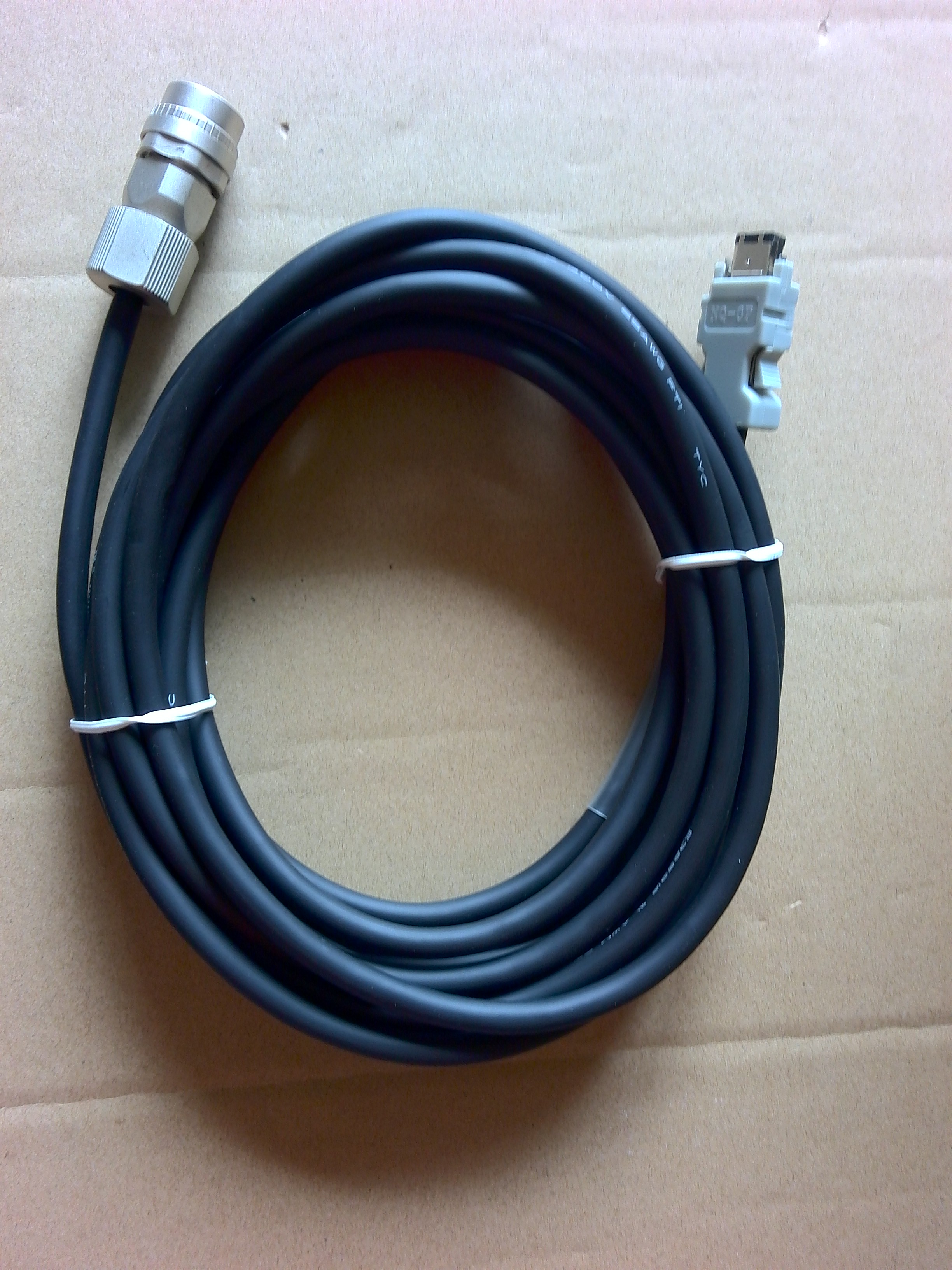 NEW Yaskawa Servo cable JZSP-CVP11-05-E