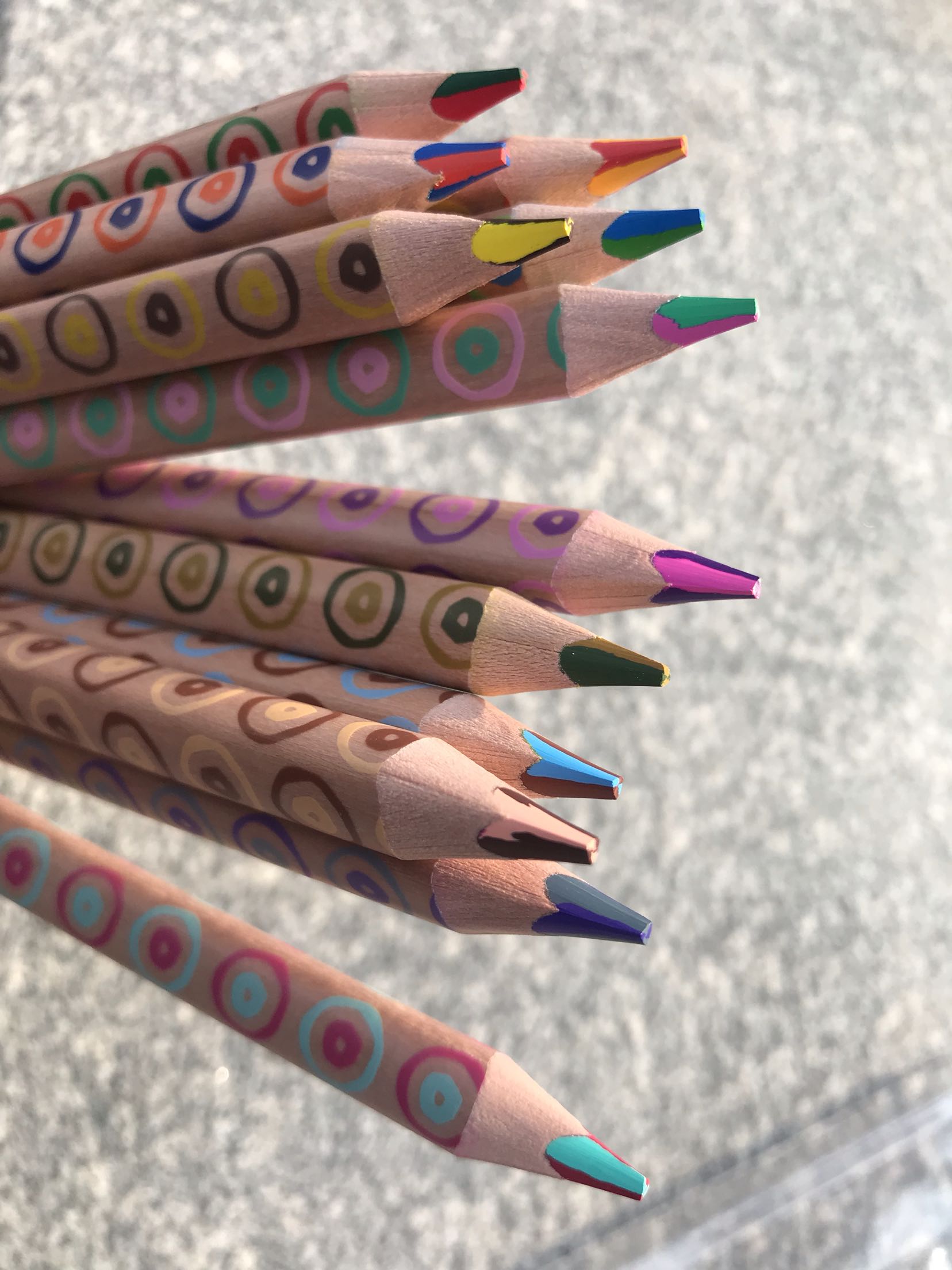 Main typo add coarse rod 1 cm diameter linden wood triangle four-color coreless rainbow pencil 4 0 with coarse core 12