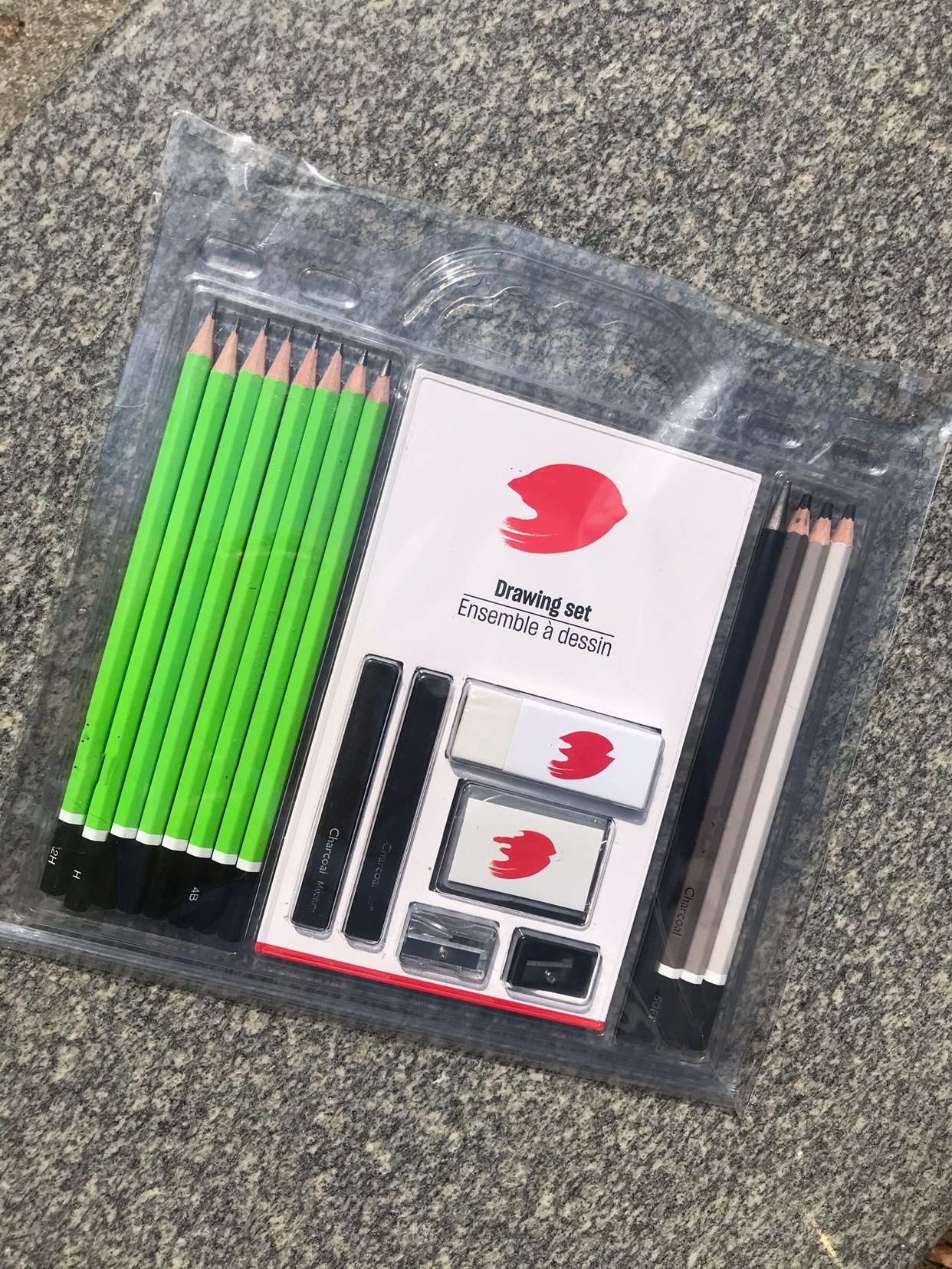 A fine art sketching painting suit.