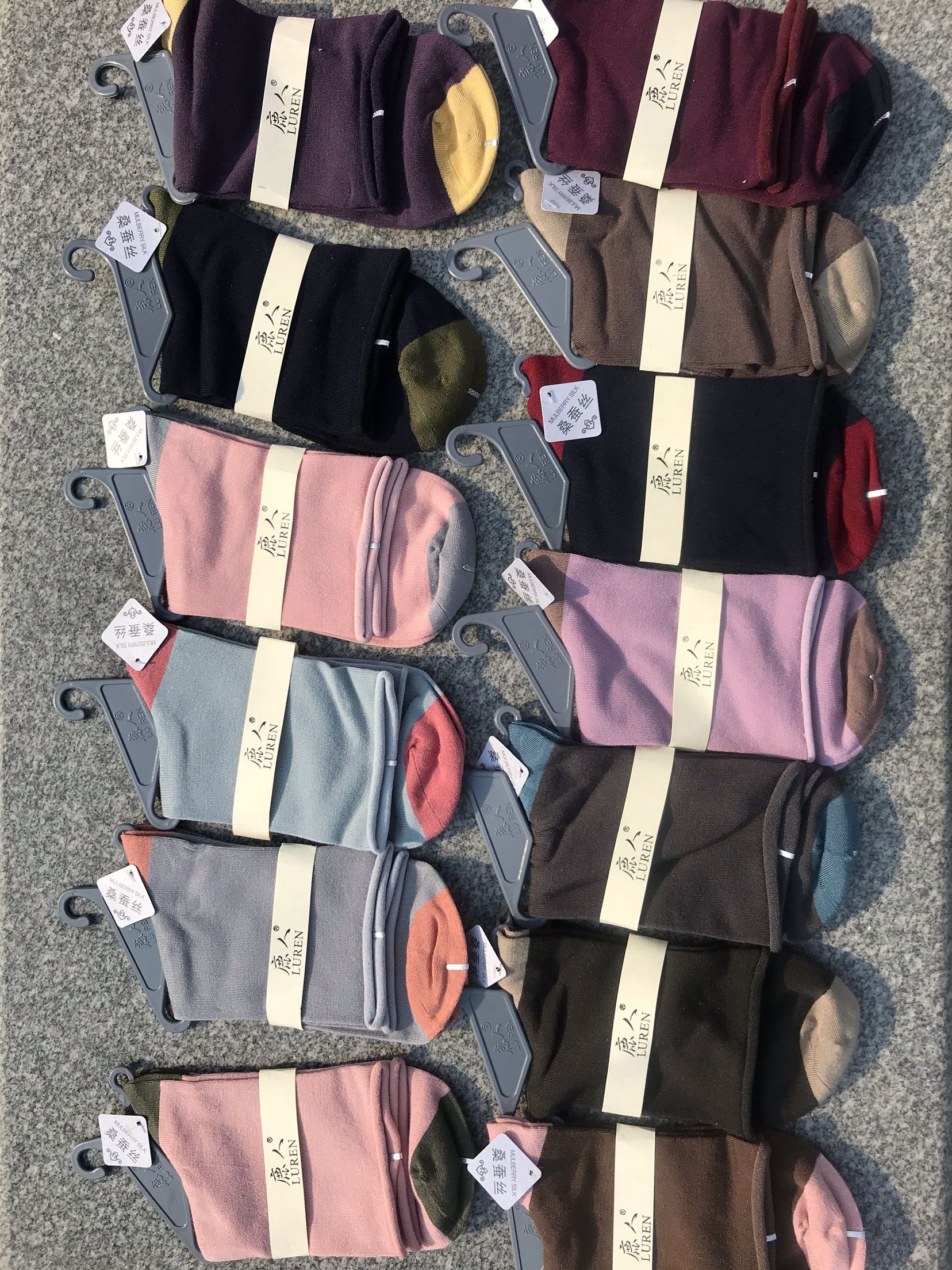Deer silk silk roll the loose socks without stinking the feet and the color random pair