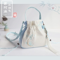 Голубой и белый, ширина 20, высота 20, толщина 7,5 см.