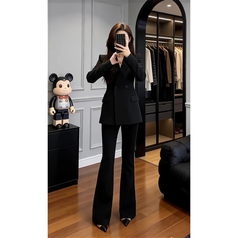 High-End Black Suit Set for Women, Elegant and Stylish, 2026 Spring and Autumn Slim-Fit, Waist-Cinching, Double-Breasted, Professional Workwear, Cool and Chic