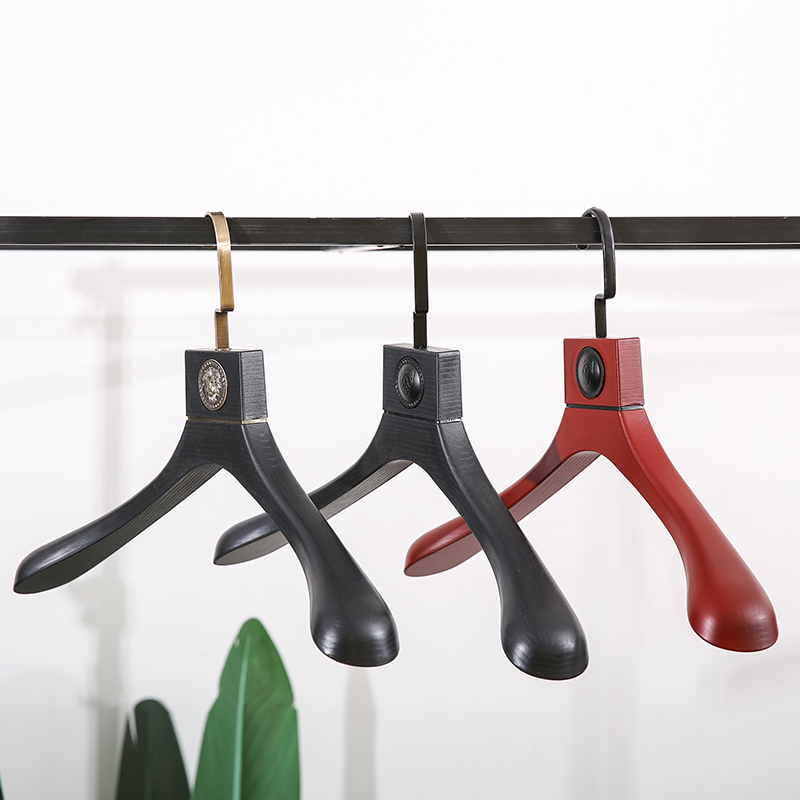 Men's Lion Head Hanger, Men's Clothing Hanger, High-End European Style, Light Luxury Style, Black and Red, High-Quality Clothing Hanger for Clothing Stores Men's Lion Head Hanger, Men's Clothing Hanger, High-End European Style, Light Luxury Style, Black and Red, High-Quality Clothing Hanger for Clothing Stores