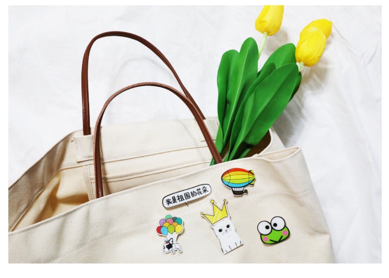 HelloKitty Alien Badge Công chúa Huy hiệu Trâm Huy chương Phim hoạt hình dễ thương Big Ear Dog Badge Gửi trẻ em ghim cài áo vest nam Gucci