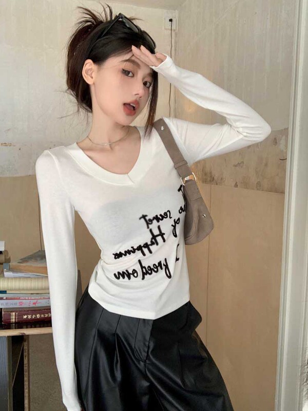 Unique Letter Embroidery V-Neck White Top for Women, Autumn Design, Slim-Fit Long-Sleeve T-Shirt, Stylish Inner Layer Base Shirt