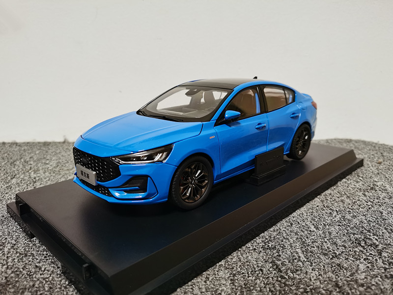 1:18 Ford Focus 2022 Diecast Metal Car Model Toys Gifts Collection