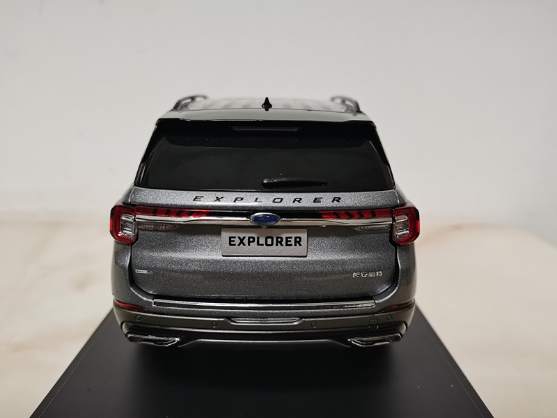 1/18 Ford EXPLORER 2023 SUV Off-road Diecas Car Model Toys Gifts