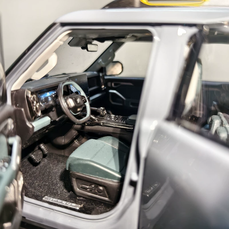 Модель автомобиля для путешествий, SUV, масштаб 1:18
