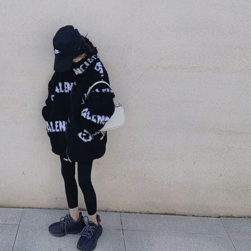 Spot Korean children's clothing boys and girls sweater 2021 autumn and winter new children's Western style thickened coat medium and long version tide