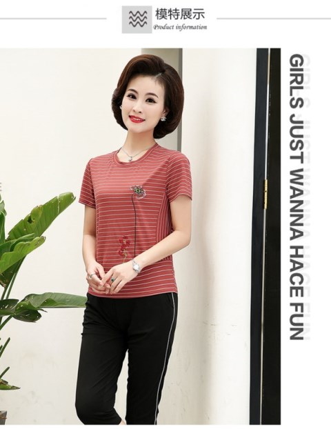 Bộ đồ thể thao trung niên nữ mùa hè giản dị mới 40 tuổi 50 cái áo thun sọc mẹ mùa hè bộ đồ hai dây ngắn tay - Quần áo của mẹ đầm u60